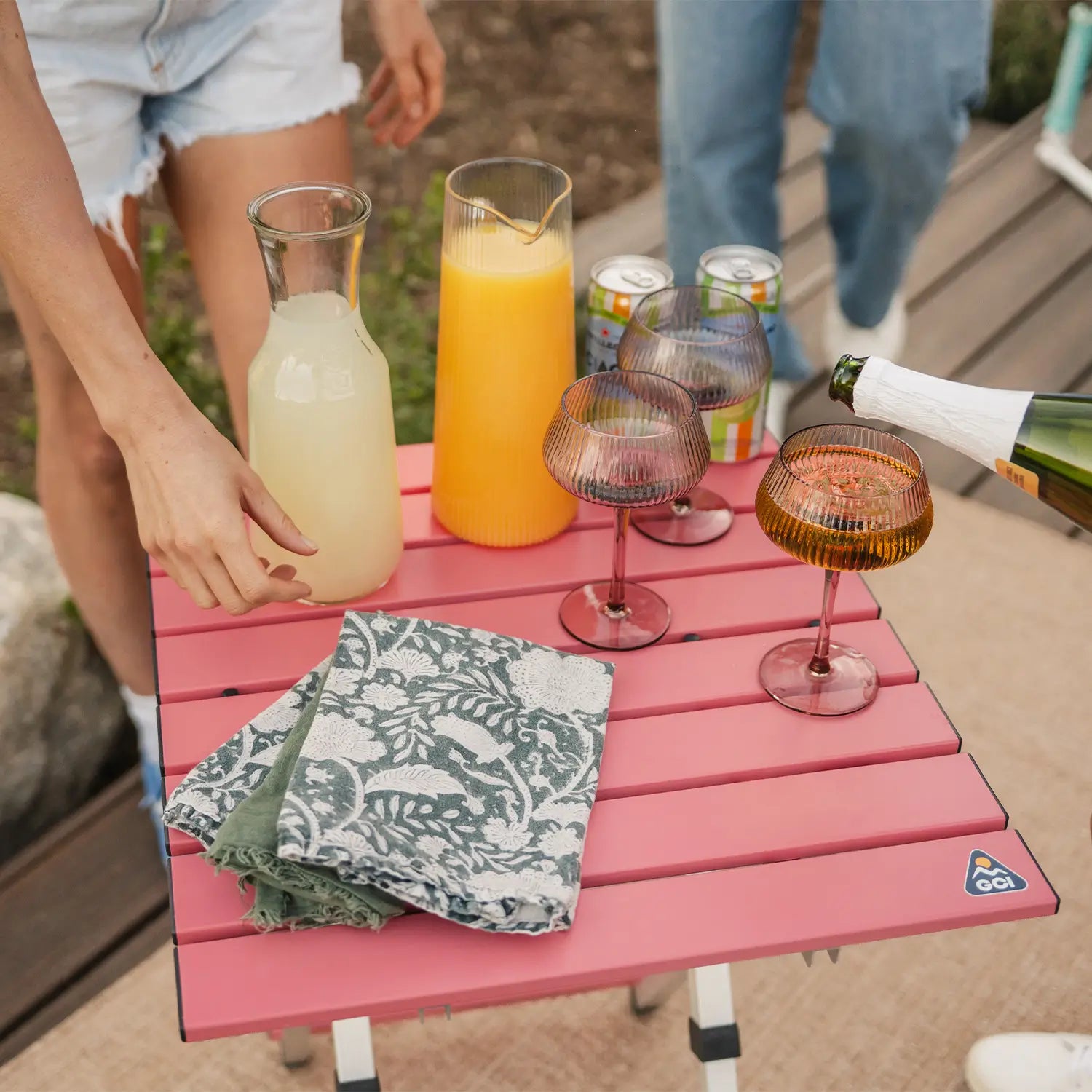Compact Camp Table 20 | Featured Outdoor Choice | Outlandridge 81FCEL